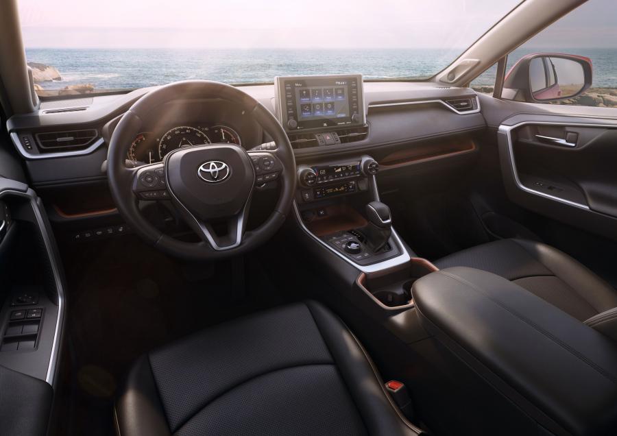Торпедо Toyota RAV4 Limited 2018 года  (NA) (фото 2 из 44)